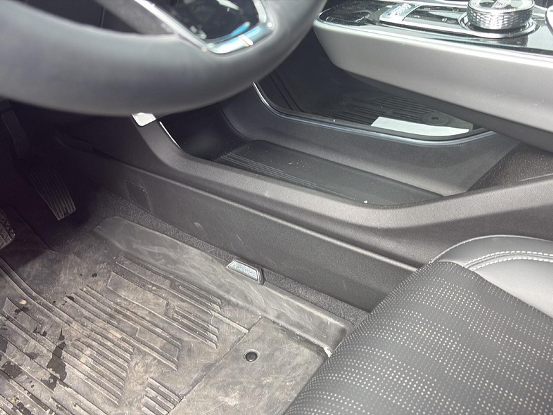 Cadillac LYRIQ Vehicle Full-screen Gallery Image 25