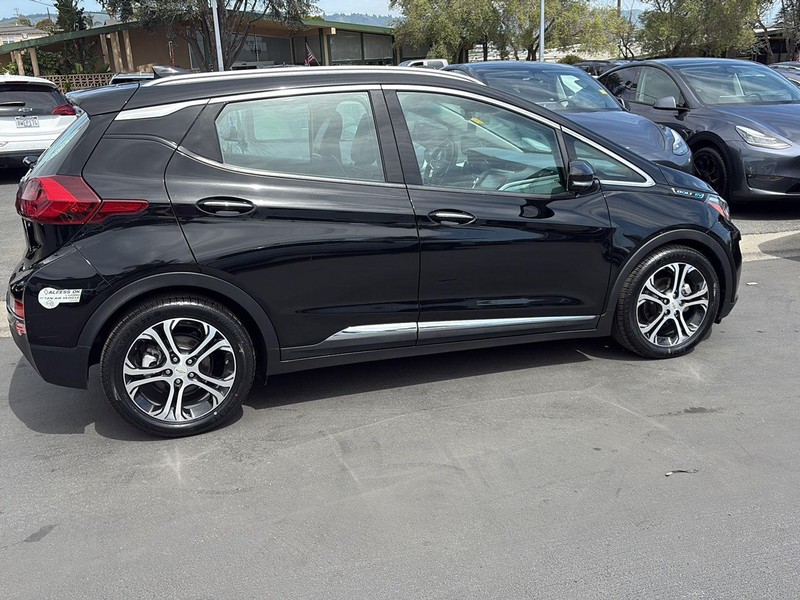 Chevrolet Bolt EV Vehicle Full-screen Gallery Image 02