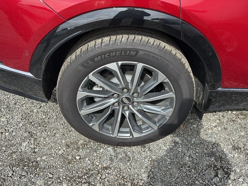 Cadillac LYRIQ Vehicle Full-screen Gallery Image 05