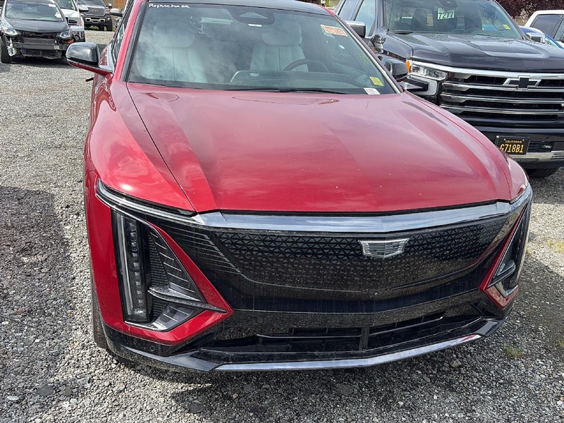 Cadillac LYRIQ Vehicle Full-screen Gallery Image 06