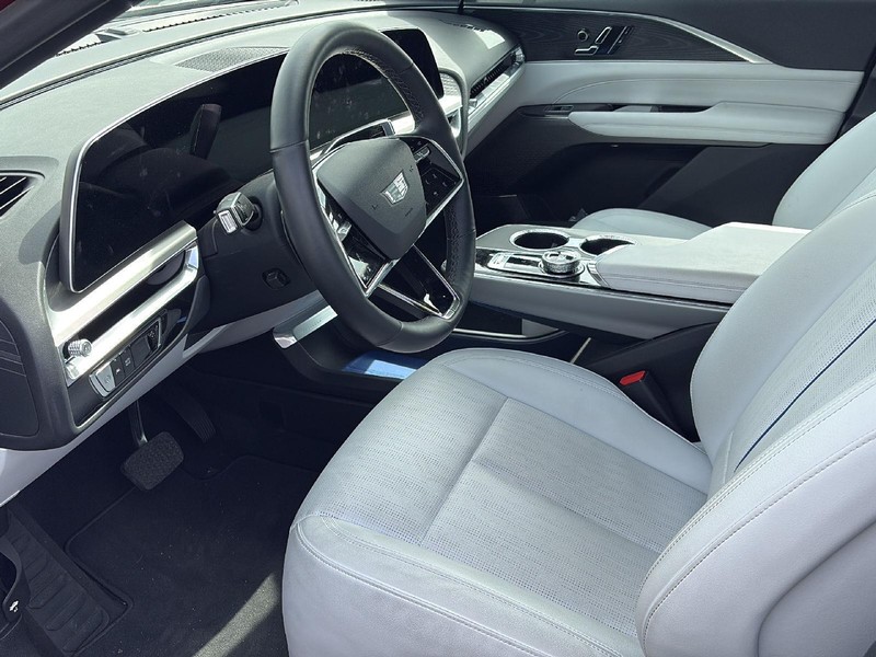 Cadillac LYRIQ Vehicle Full-screen Gallery Image 11