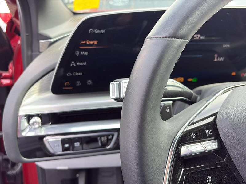 Cadillac LYRIQ Vehicle Full-screen Gallery Image 17