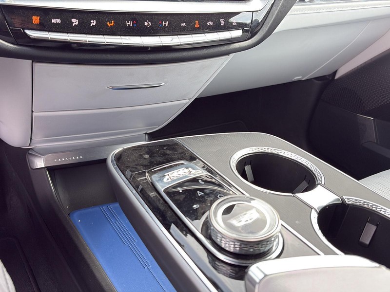 Cadillac LYRIQ Vehicle Full-screen Gallery Image 22