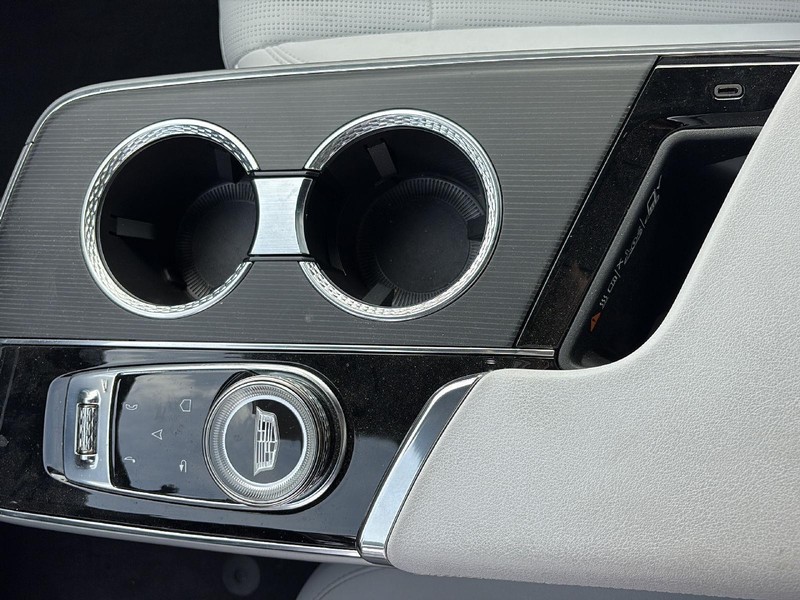 Cadillac LYRIQ Vehicle Full-screen Gallery Image 23