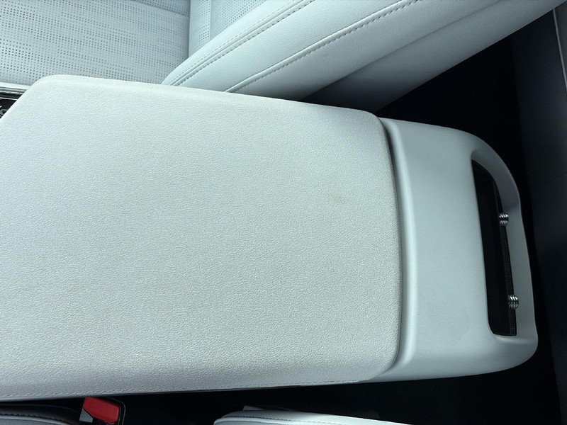 Cadillac LYRIQ Vehicle Full-screen Gallery Image 24