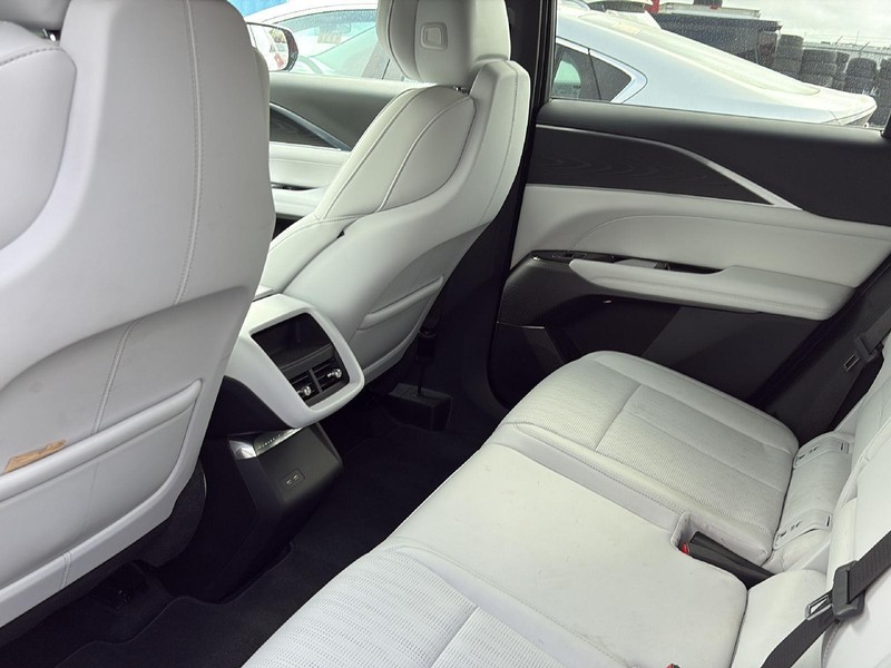 Cadillac LYRIQ Vehicle Full-screen Gallery Image 28