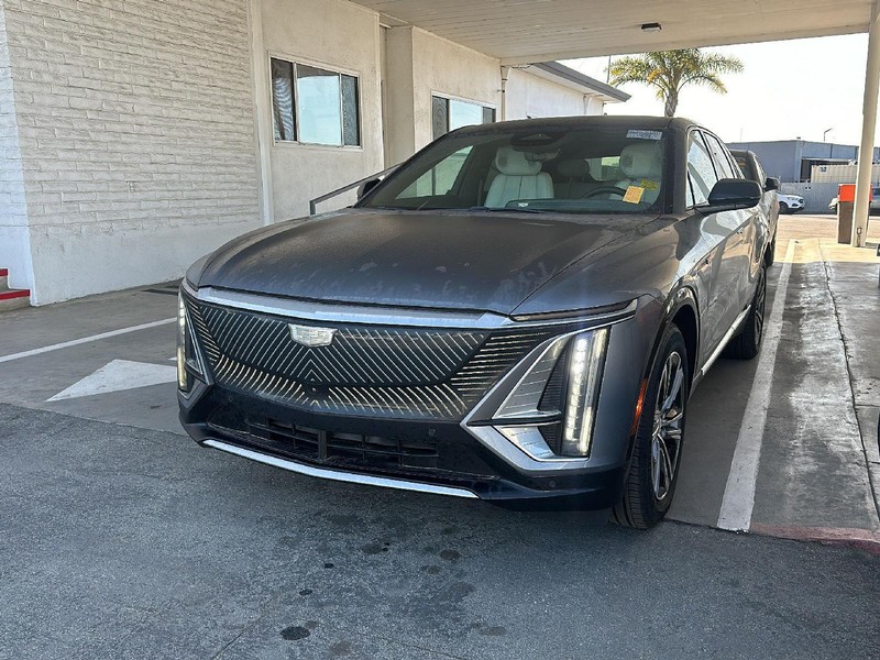 Cadillac LYRIQ Vehicle Full-screen Gallery Image 02