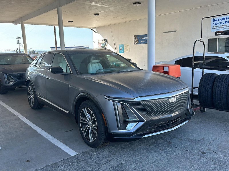 Cadillac LYRIQ Vehicle Full-screen Gallery Image 04