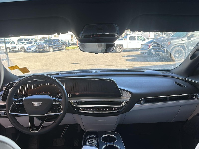 Cadillac LYRIQ Vehicle Full-screen Gallery Image 10