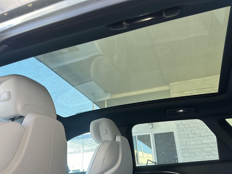 Cadillac LYRIQ Vehicle Full-screen Gallery Image 11
