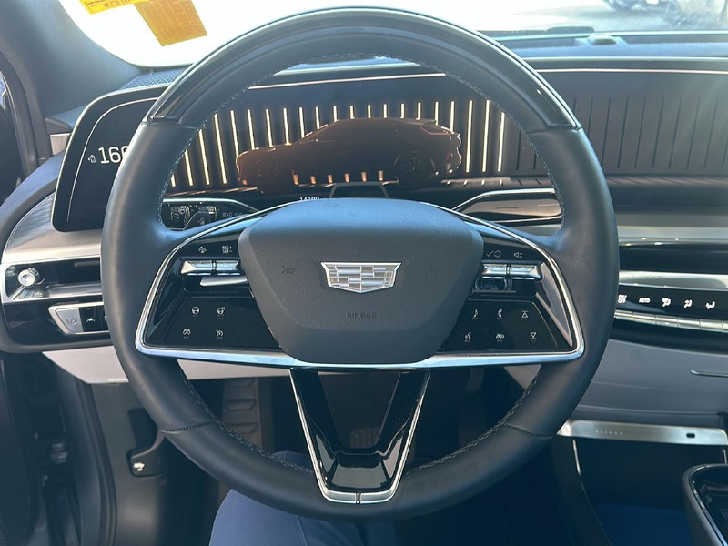Cadillac LYRIQ Vehicle Full-screen Gallery Image 12
