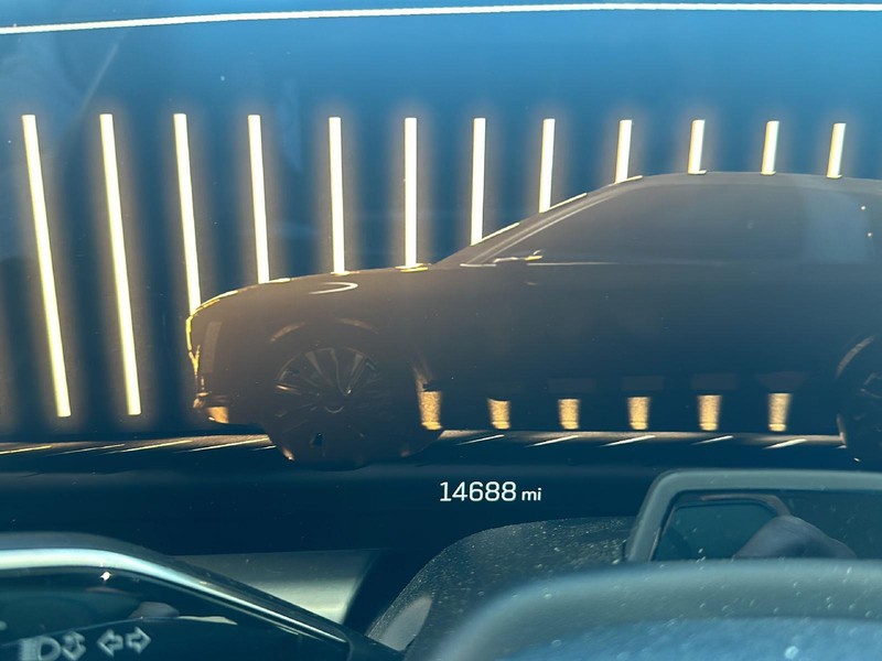 Cadillac LYRIQ Vehicle Full-screen Gallery Image 13