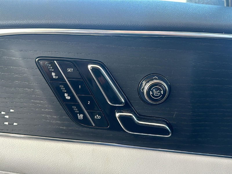 Cadillac LYRIQ Vehicle Full-screen Gallery Image 15