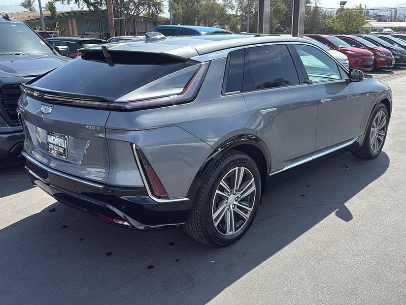 Cadillac LYRIQ Vehicle Full-screen Gallery Image 18