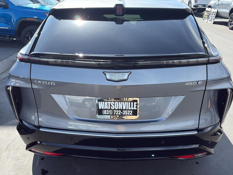 Cadillac LYRIQ Vehicle Full-screen Gallery Image 19