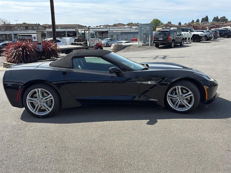 Chevrolet Corvette Vehicle Full-screen Gallery Image 02
