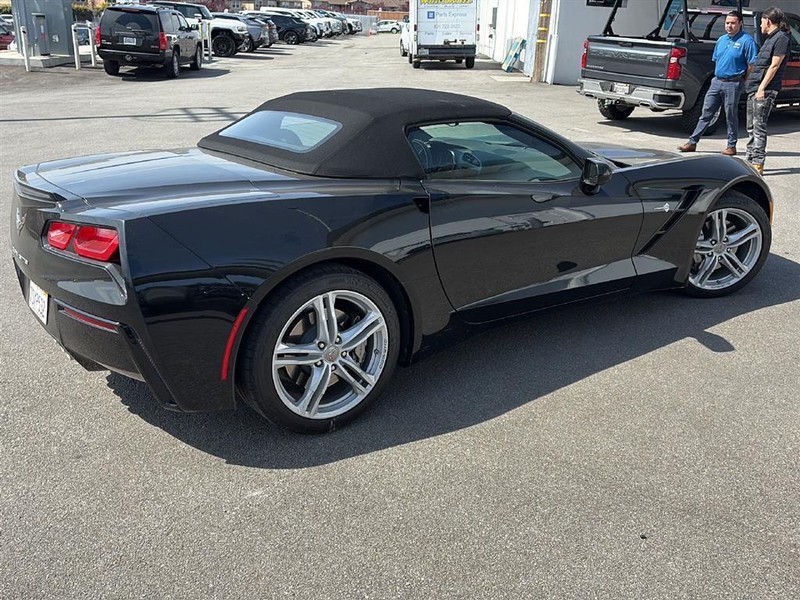 Chevrolet Corvette Vehicle Full-screen Gallery Image 03