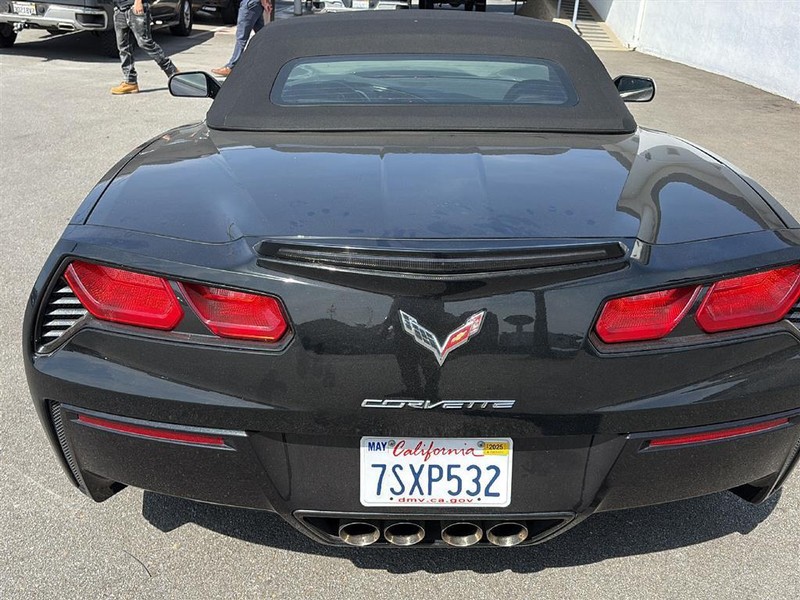 Chevrolet Corvette Vehicle Full-screen Gallery Image 04