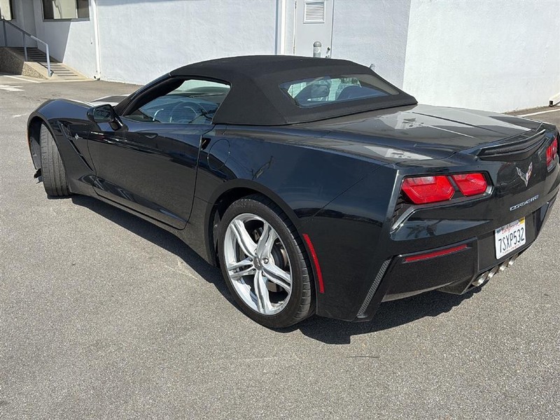 Chevrolet Corvette Vehicle Full-screen Gallery Image 05