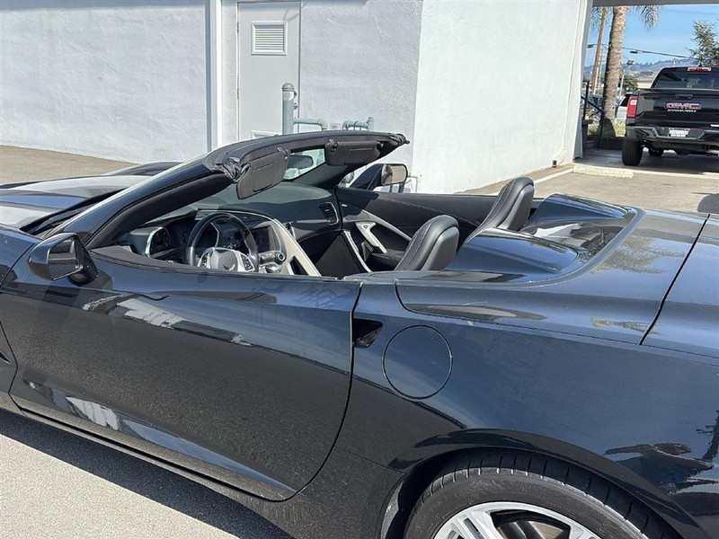 Chevrolet Corvette Vehicle Full-screen Gallery Image 10