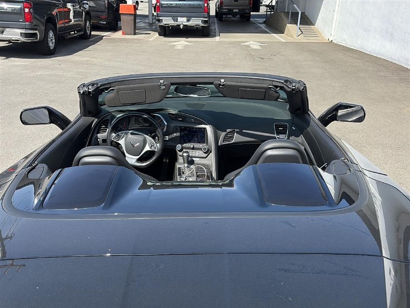 Chevrolet Corvette Vehicle Full-screen Gallery Image 11