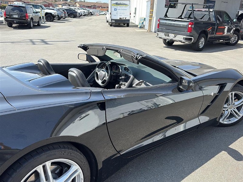 Chevrolet Corvette Vehicle Full-screen Gallery Image 12