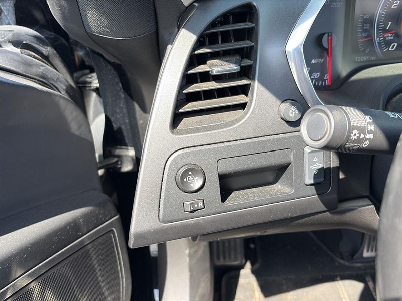 Chevrolet Corvette Vehicle Full-screen Gallery Image 14