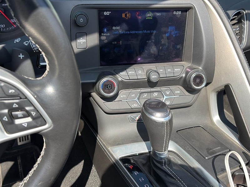 Chevrolet Corvette Vehicle Full-screen Gallery Image 15