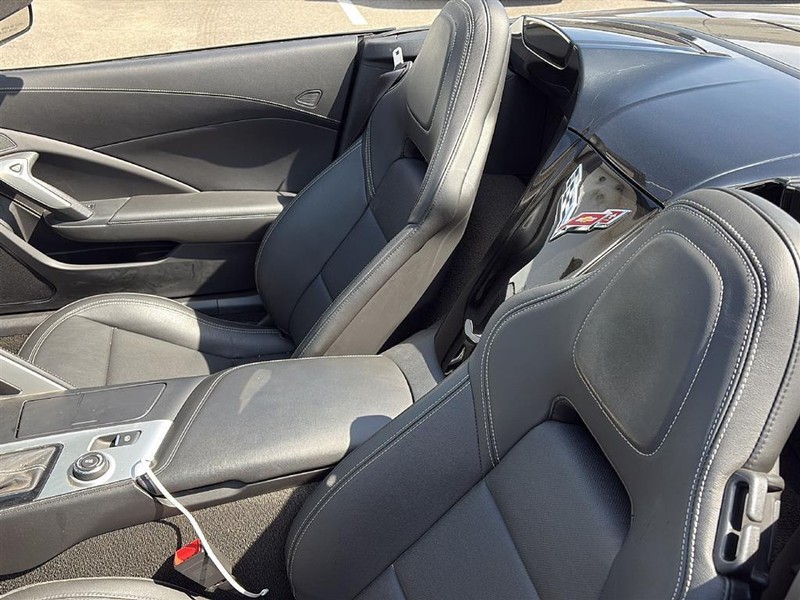 Chevrolet Corvette Vehicle Full-screen Gallery Image 18