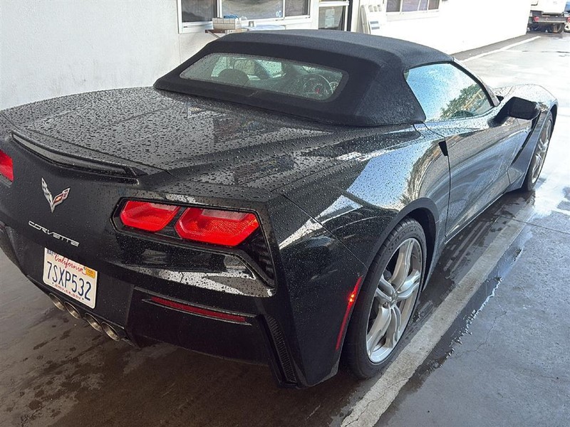 Chevrolet Corvette Vehicle Full-screen Gallery Image 23