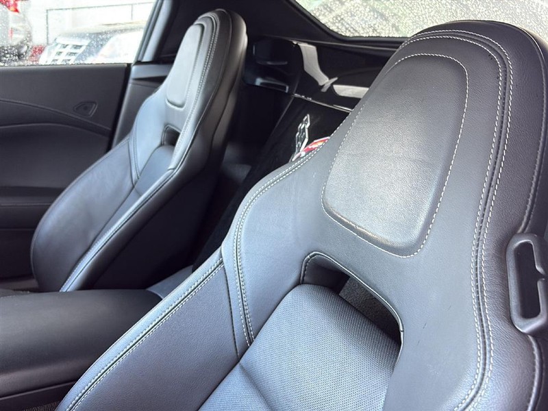 Chevrolet Corvette Vehicle Full-screen Gallery Image 28
