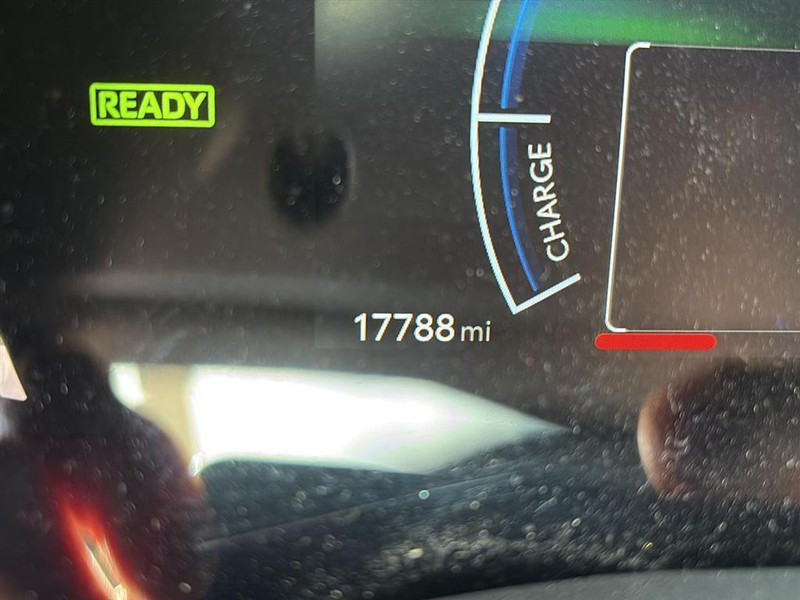 Toyota Camry Vehicle Full-screen Gallery Image 17