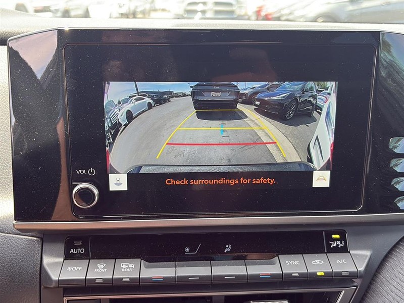 Toyota Camry Vehicle Full-screen Gallery Image 20