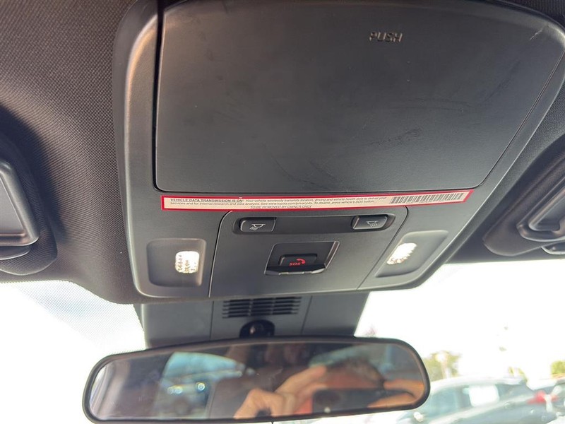 Toyota Camry Vehicle Full-screen Gallery Image 23