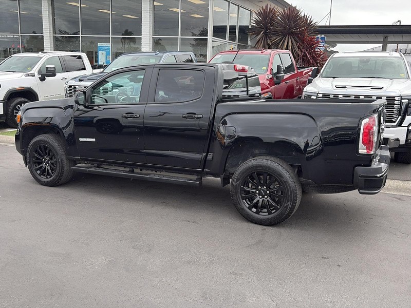 GMC Canyon Vehicle Full-screen Gallery Image 02