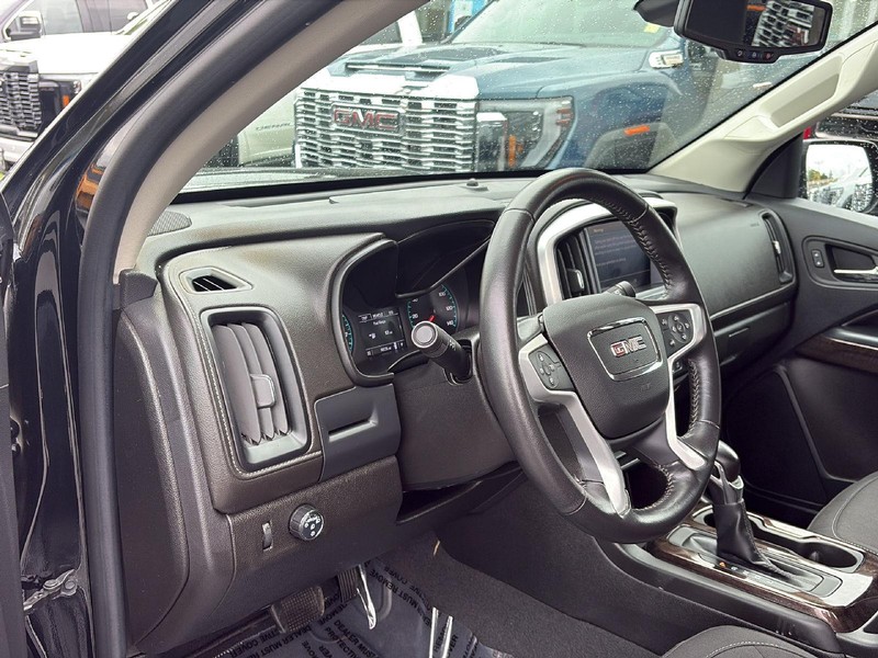 GMC Canyon Vehicle Full-screen Gallery Image 10