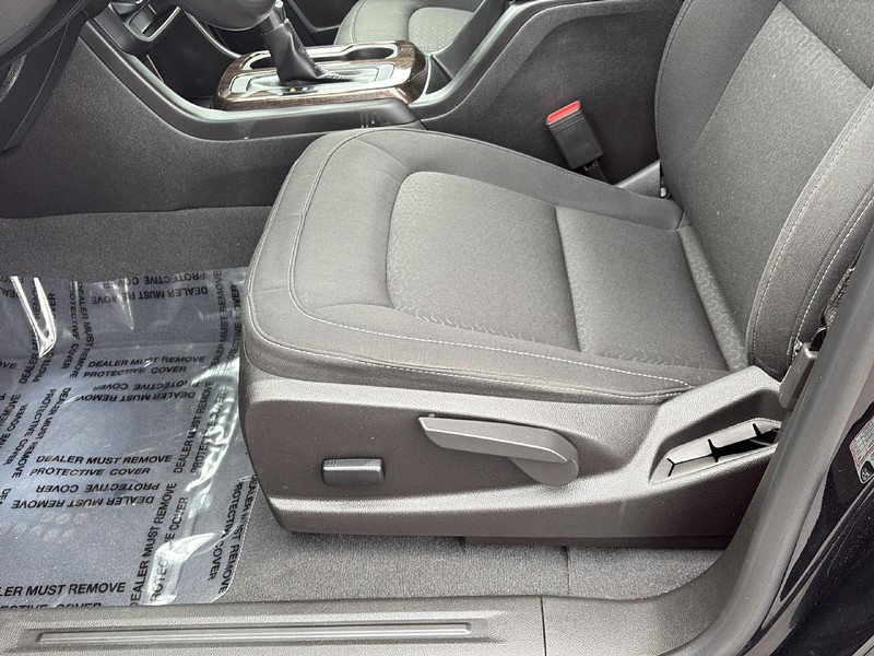 GMC Canyon Vehicle Full-screen Gallery Image 11