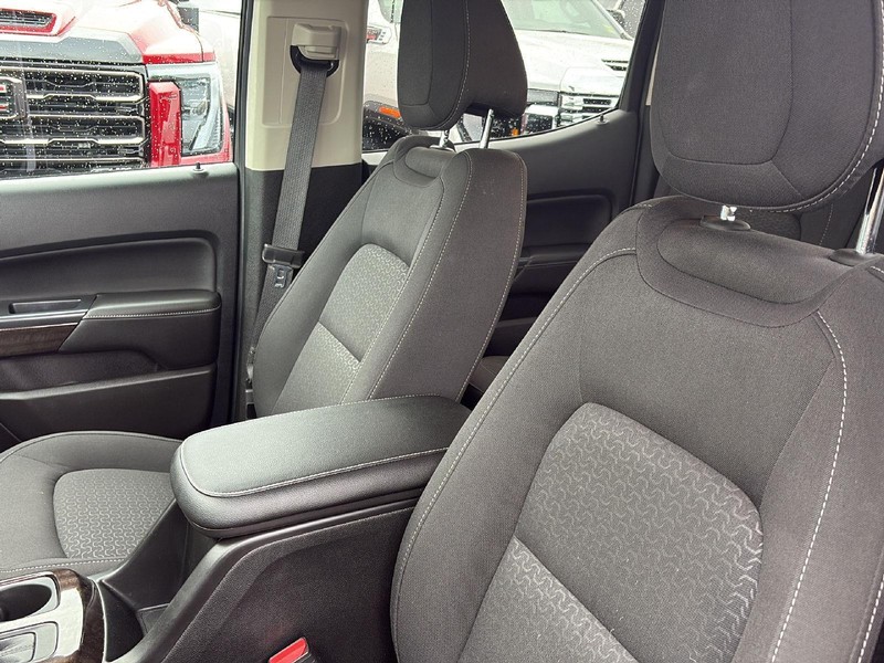 GMC Canyon Vehicle Full-screen Gallery Image 13