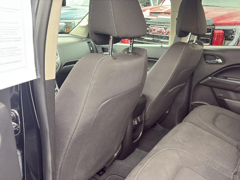 GMC Canyon Vehicle Full-screen Gallery Image 14