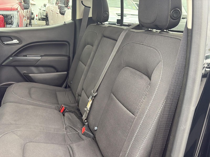 GMC Canyon Vehicle Full-screen Gallery Image 15