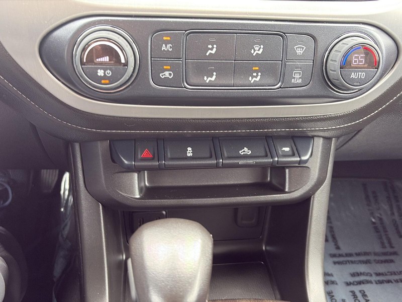 GMC Canyon Vehicle Full-screen Gallery Image 22