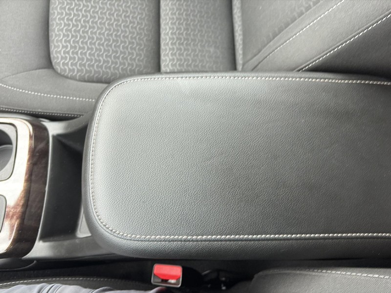 GMC Canyon Vehicle Full-screen Gallery Image 24