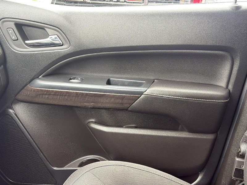 GMC Canyon Vehicle Full-screen Gallery Image 26