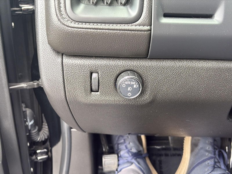 GMC Canyon Vehicle Full-screen Gallery Image 29