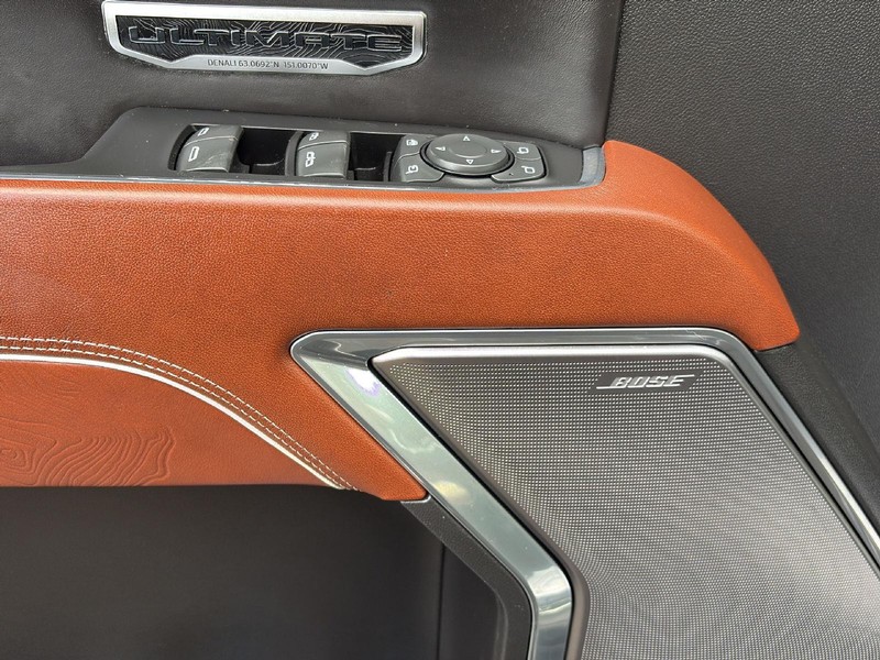 GMC Sierra 1500 Vehicle Full-screen Gallery Image 16