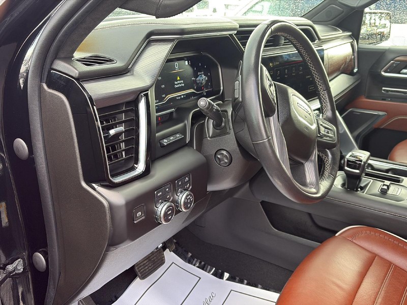 GMC Sierra 1500 Vehicle Full-screen Gallery Image 17