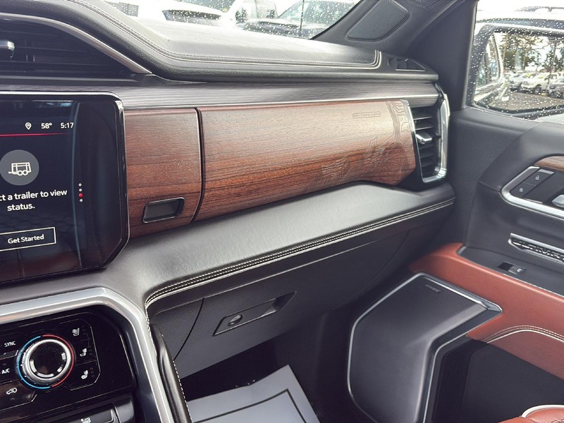 GMC Sierra 1500 Vehicle Full-screen Gallery Image 32
