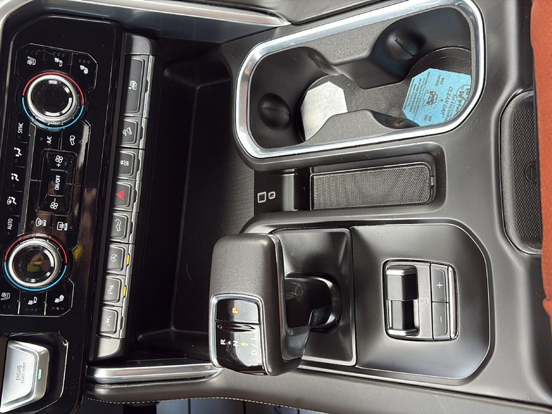 GMC Sierra 1500 Vehicle Full-screen Gallery Image 35