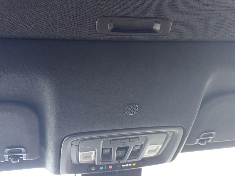 GMC Sierra 1500 Vehicle Full-screen Gallery Image 37