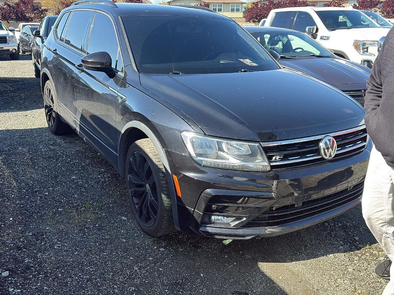Volkswagen Tiguan Vehicle Full-screen Gallery Image 02